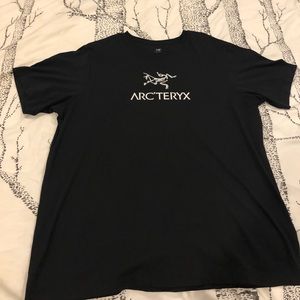 🚨bundle and save🚨Arc’teryx t-shirt